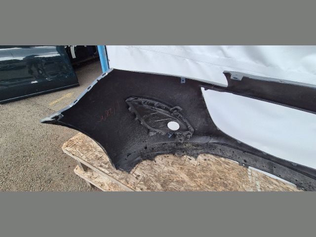 bontott MAZDA 5 Első Lökhárító (Üresen)