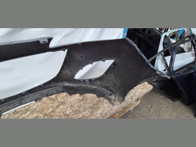 bontott MAZDA 5 Első Lökhárító (Üresen)