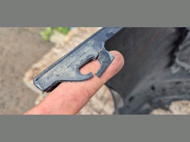 bontott MAZDA 5 Első Lökhárító (Üresen)