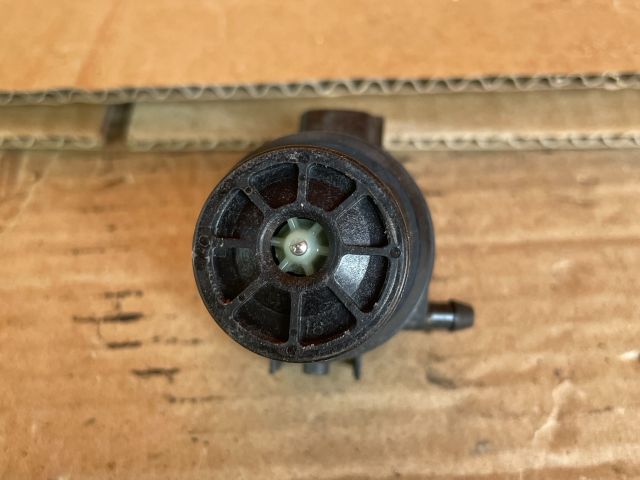 bontott MAZDA 5 Hátsó Ablakmosó Szivattyú