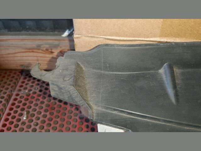 bontott MAZDA 5 Hűtőrács