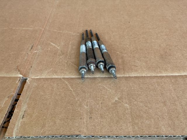 bontott MAZDA 5 Izzító/Gyújtó Gyertya