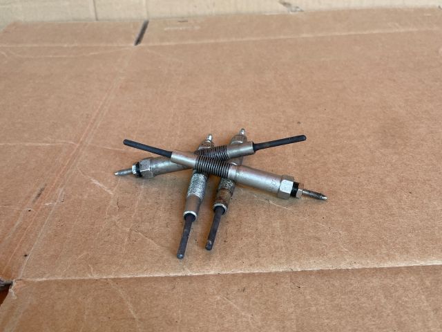 bontott MAZDA 5 Izzító/Gyújtó Gyertya