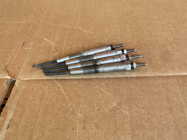 bontott MAZDA 5 Izzító/Gyújtó Gyertya