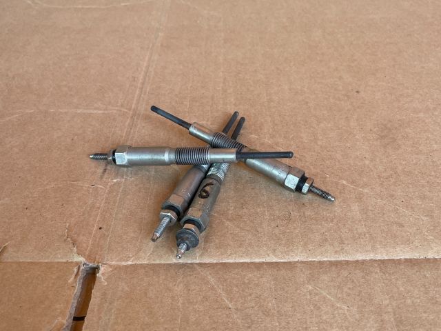 bontott MAZDA 5 Izzító/Gyújtó Gyertya