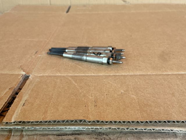 bontott MAZDA 5 Izzító/Gyújtó Gyertya