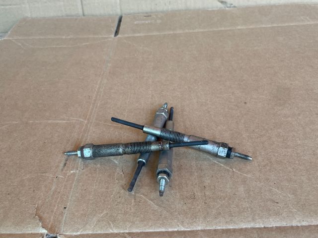 bontott MAZDA 5 Izzító/Gyújtó Gyertya