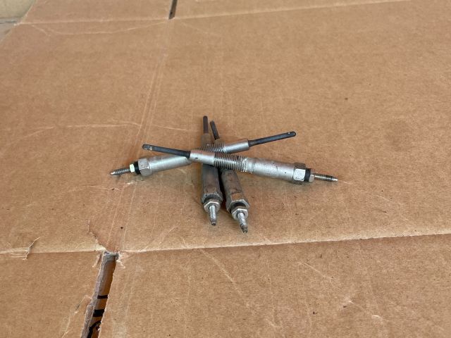 bontott MAZDA 5 Izzító/Gyújtó Gyertya