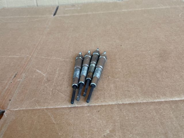 bontott MAZDA 5 Izzító/Gyújtó Gyertya