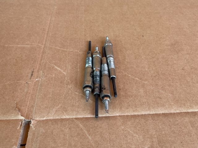 bontott MAZDA 5 Izzító/Gyújtó Gyertya