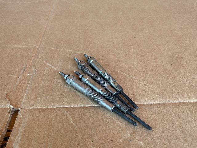 bontott MAZDA 5 Izzító/Gyújtó Gyertya