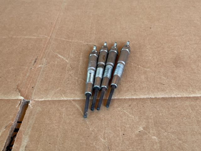 bontott MAZDA 5 Izzító/Gyújtó Gyertya