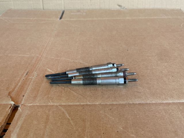 bontott MAZDA 5 Izzító/Gyújtó Gyertya