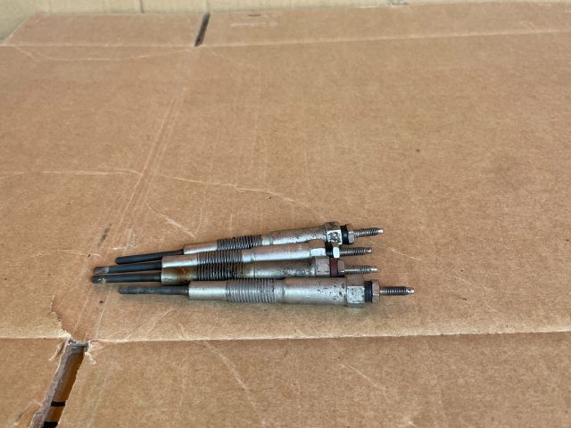 bontott MAZDA 5 Izzító/Gyújtó Gyertya