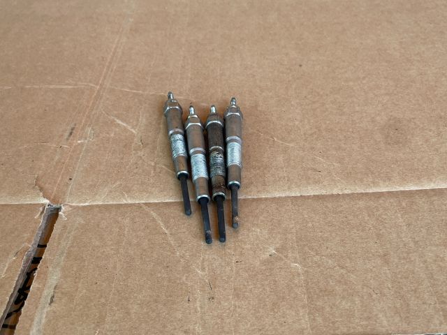 bontott MAZDA 5 Izzító/Gyújtó Gyertya