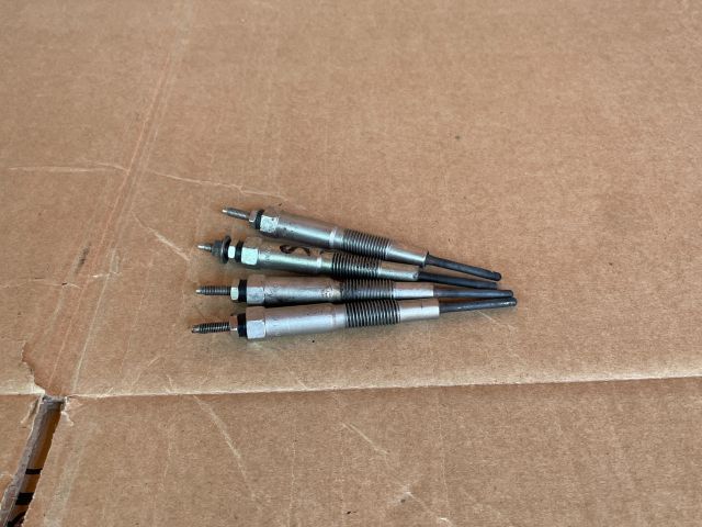 bontott MAZDA 5 Izzító/Gyújtó Gyertya