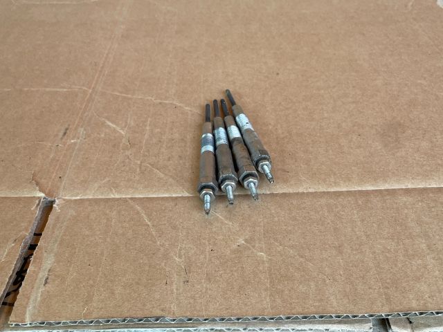 bontott MAZDA 5 Izzító/Gyújtó Gyertya