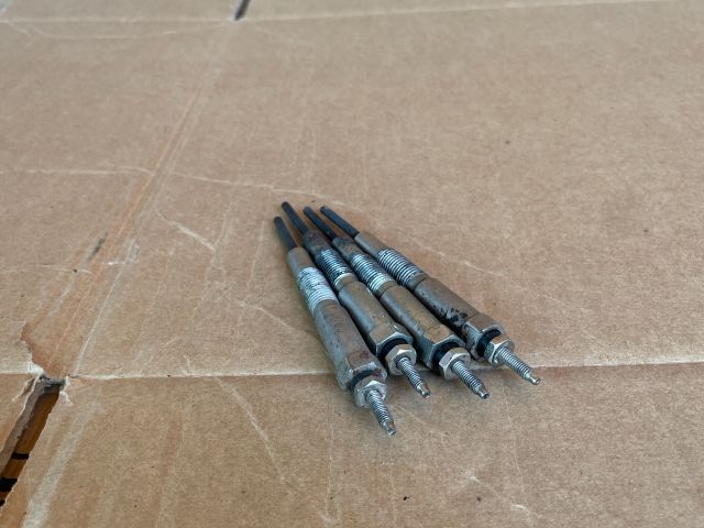 bontott MAZDA 5 Izzító/Gyújtó Gyertya