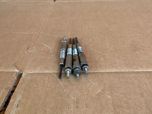 bontott MAZDA 5 Izzító/Gyújtó Gyertya