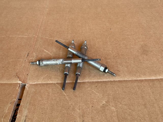 bontott MAZDA 5 Izzító/Gyújtó Gyertya