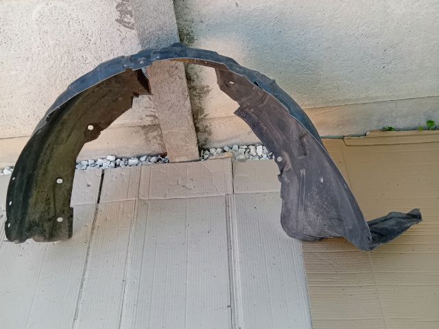 bontott MAZDA 5 Jobb első Első Dobbetét (Kerékjárati, Műanyag)