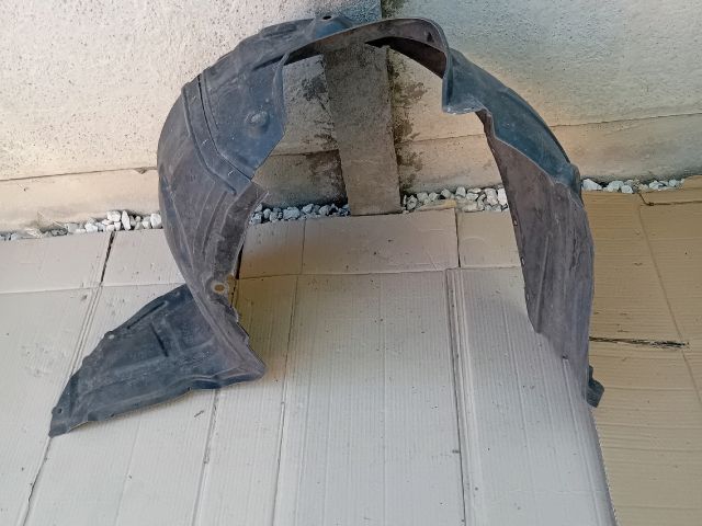 bontott MAZDA 5 Jobb első Első Dobbetét (Kerékjárati, Műanyag)