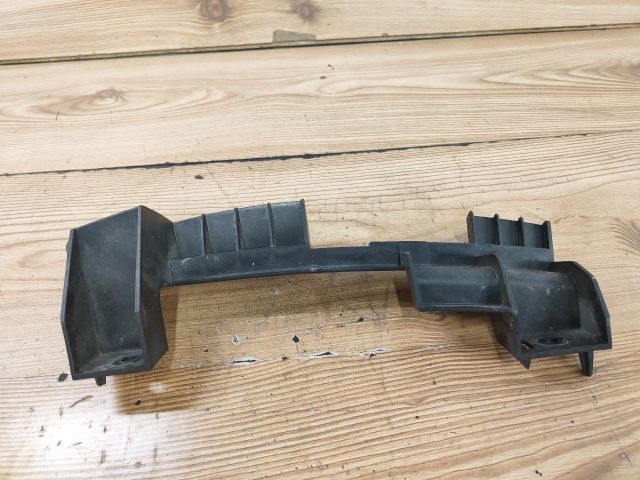 bontott MAZDA 5 Jobb első Oldal Lökhárító Tartó (Műanyag)