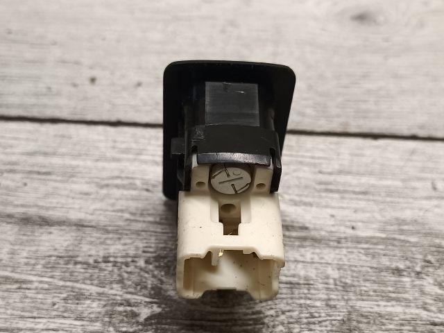 bontott MAZDA 5 Jobb első Ülésfűtés Kapcsoló