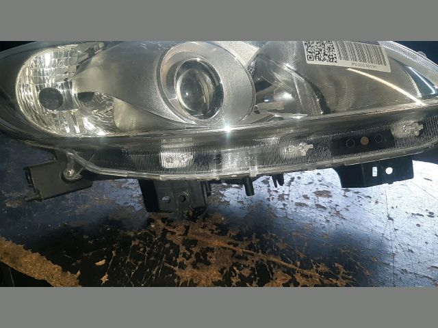 bontott MAZDA 5 Jobb Fényszóró