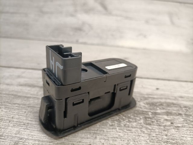 bontott MAZDA 5 Jobb hátsó Ablakemelő Kapcsoló