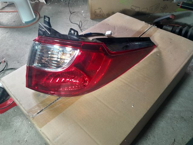 bontott MAZDA 5 Jobb Hátsó Lámpa