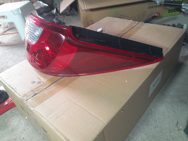 bontott MAZDA 5 Jobb Hátsó Lámpa