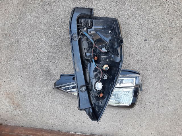 bontott MAZDA 5 Jobb Külső Hátsó Lámpa