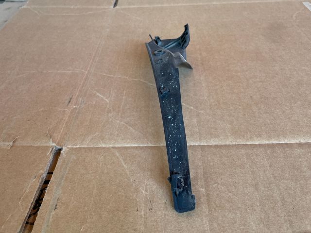 bontott MAZDA 5 Jobb Szélvédő Alatti Vízelvezető Műanyag