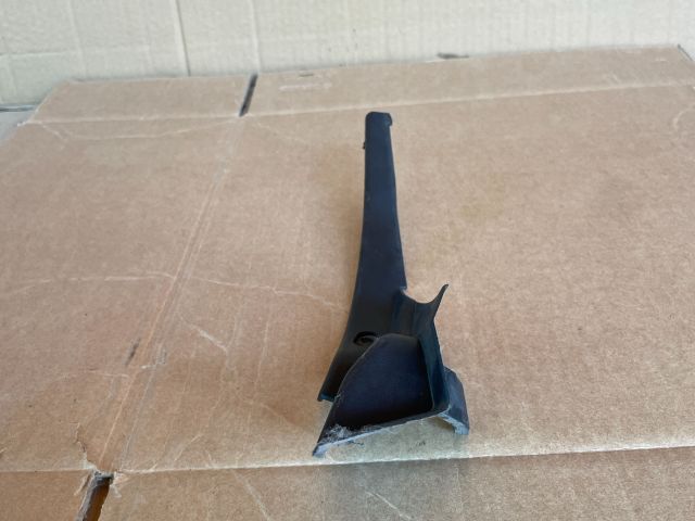 bontott MAZDA 5 Jobb Szélvédő Alatti Vízelvezető Műanyag