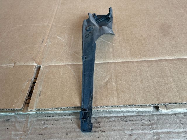 bontott MAZDA 5 Jobb Szélvédő Alatti Vízelvezető Műanyag