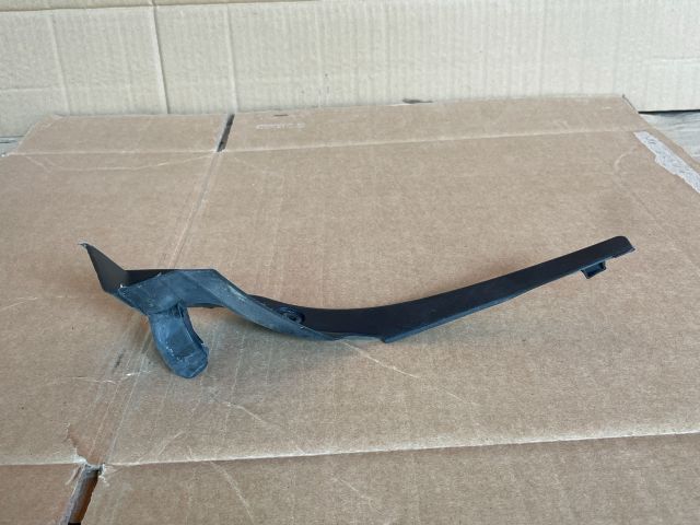 bontott MAZDA 5 Jobb Szélvédő Alatti Vízelvezető Műanyag