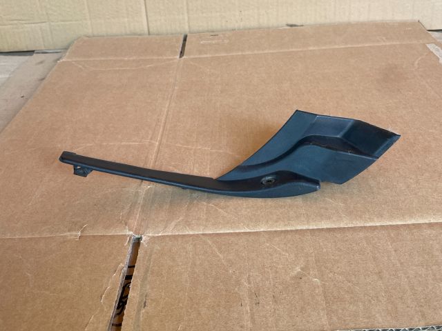 bontott MAZDA 5 Jobb Szélvédő Alatti Vízelvezető Műanyag