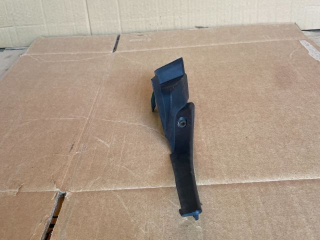 bontott MAZDA 5 Jobb Szélvédő Alatti Vízelvezető Műanyag