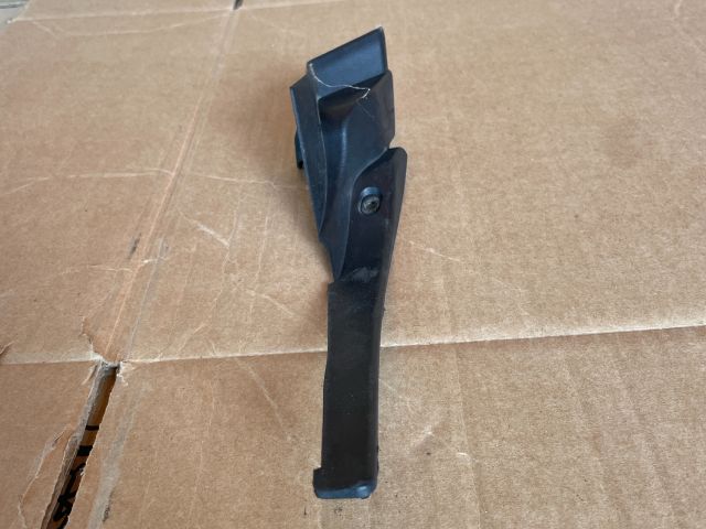 bontott MAZDA 5 Jobb Szélvédő Alatti Vízelvezető Műanyag