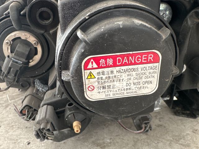 bontott MAZDA 5 Jobb Xenon Fényszóró