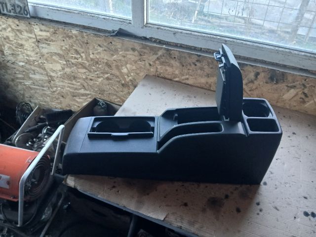 bontott MAZDA 5 Könyöklő