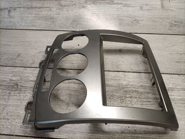 bontott MAZDA 5 Középkonzol Keret