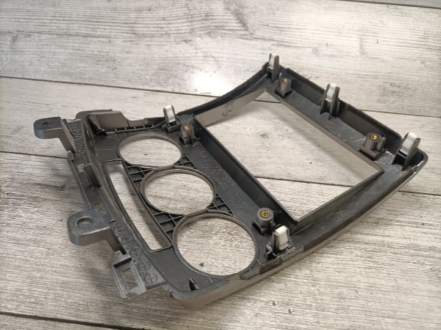 bontott MAZDA 5 Középkonzol Keret