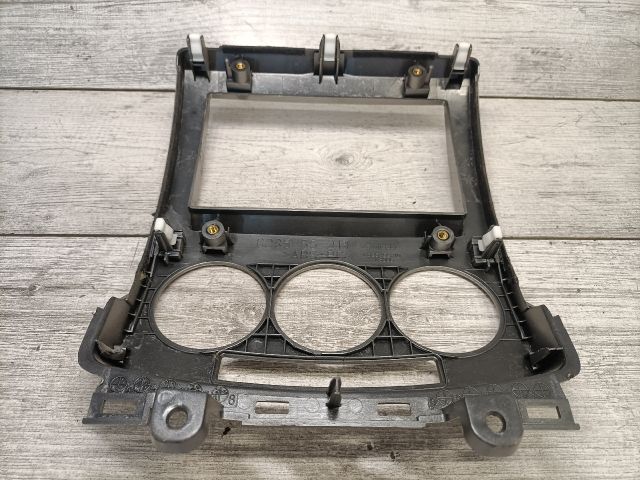 bontott MAZDA 5 Középkonzol Keret