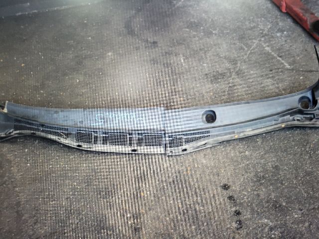 bontott MAZDA 5 Levélrács