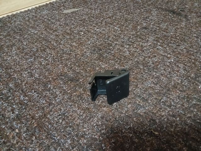 bontott MAZDA 5 Motorháztető Nyitó Kar / Gomb