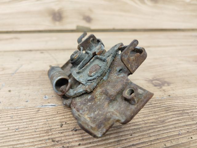 bontott MAZDA 5 Motorháztető Zárszerkezet