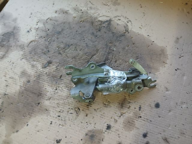 bontott MAZDA 5 Motorháztető Zsanér Pár