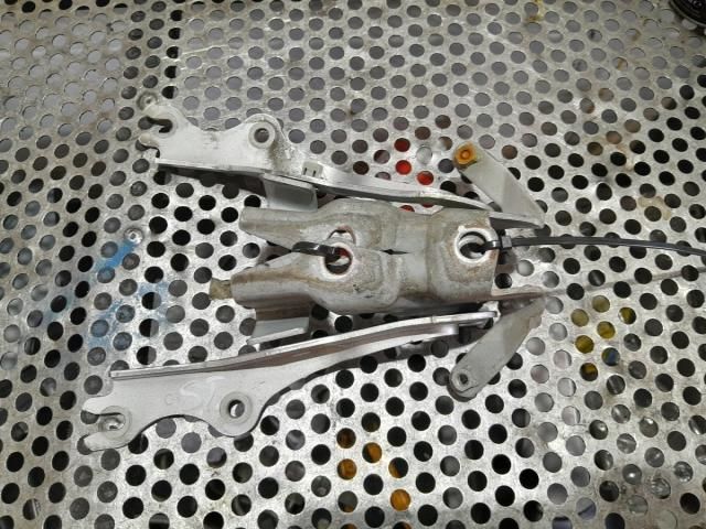 bontott MAZDA 5 Motorháztető Zsanér Pár